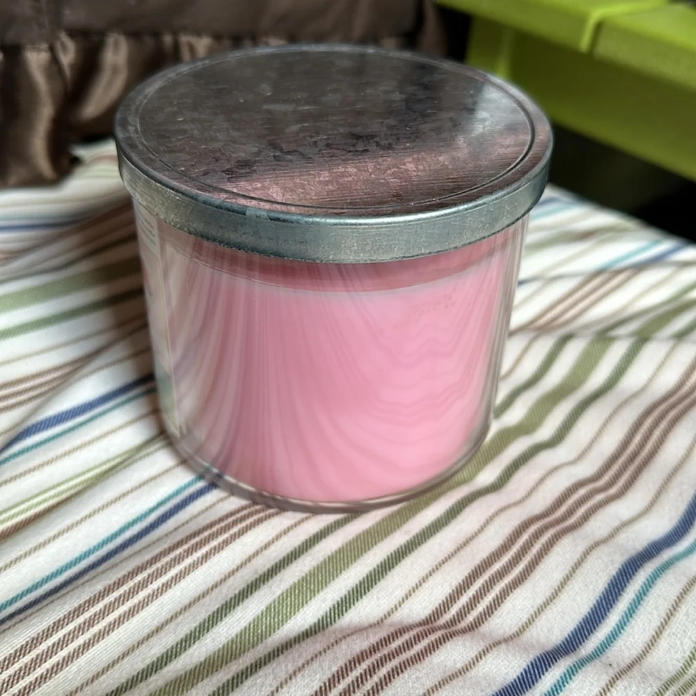 Bath & Body Works Pink Petal Tea Cake 3 Wick Candle